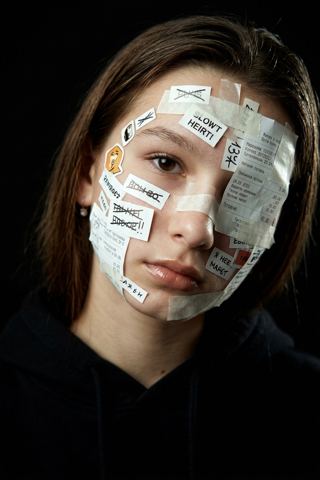 Стили и эффекты — Концептуальный портрет с бумажными стикерами